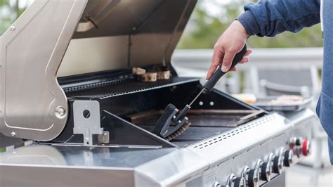 cleaning burners on gas grill